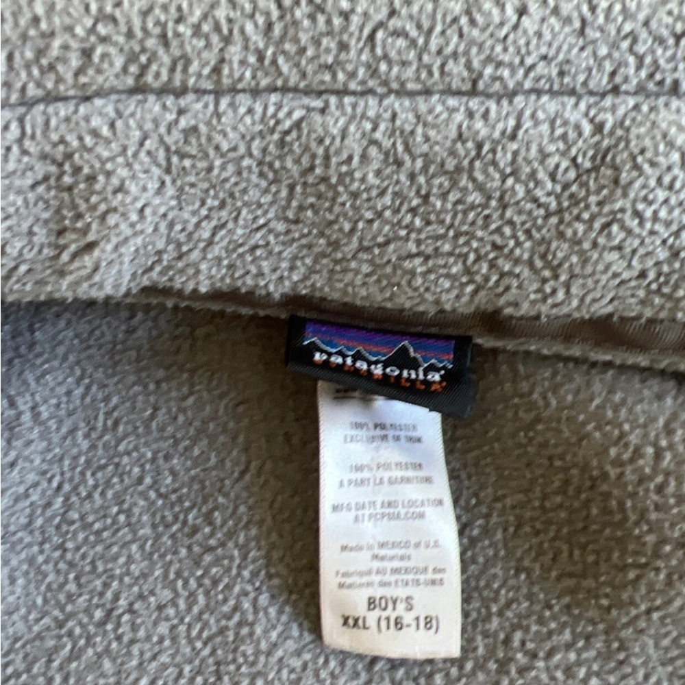Patagonia gray fleece zip front jacket - Picture 7 of 7